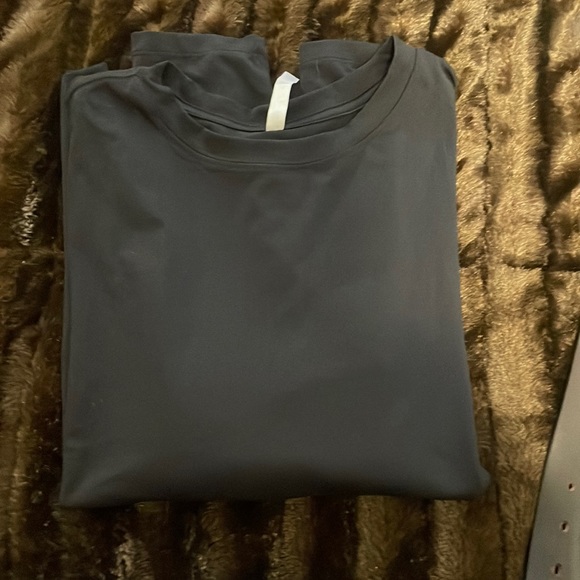 - Fabletics  Blake Tee size Medium Black never worn! - Picture 4 of 4